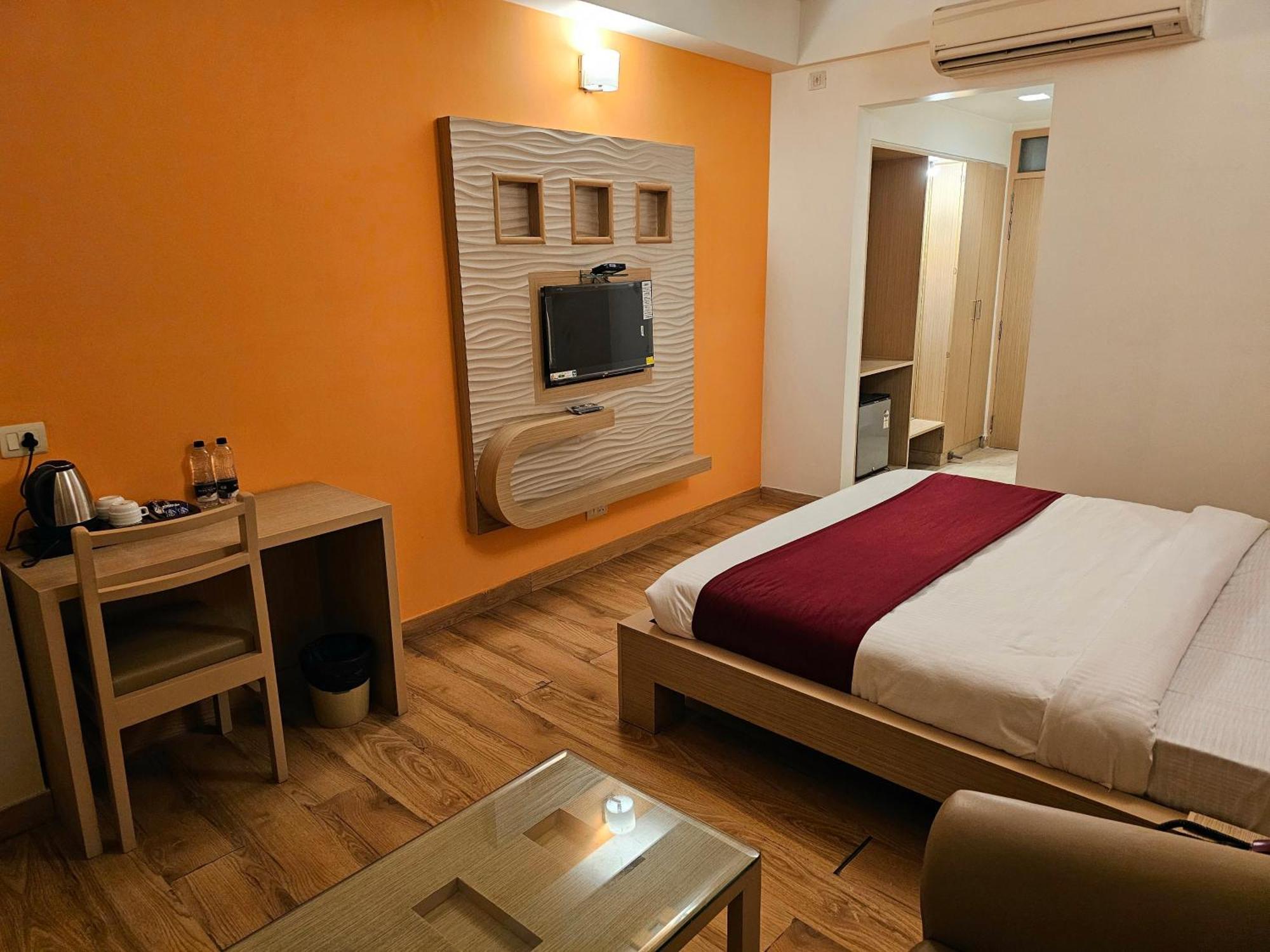 Hotel Crown Palace Prayagraj Exterior foto
