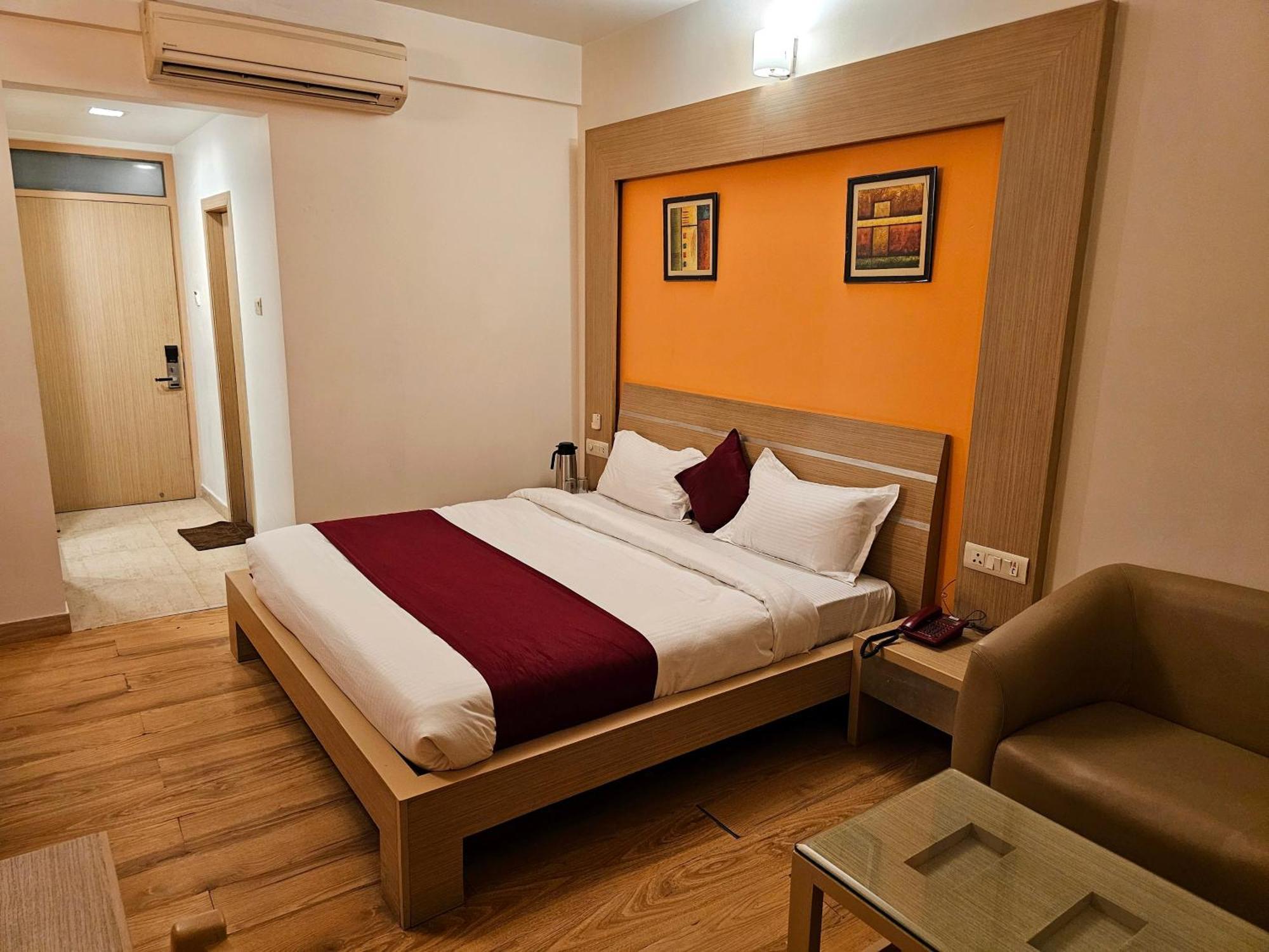 Hotel Crown Palace Prayagraj Exterior foto