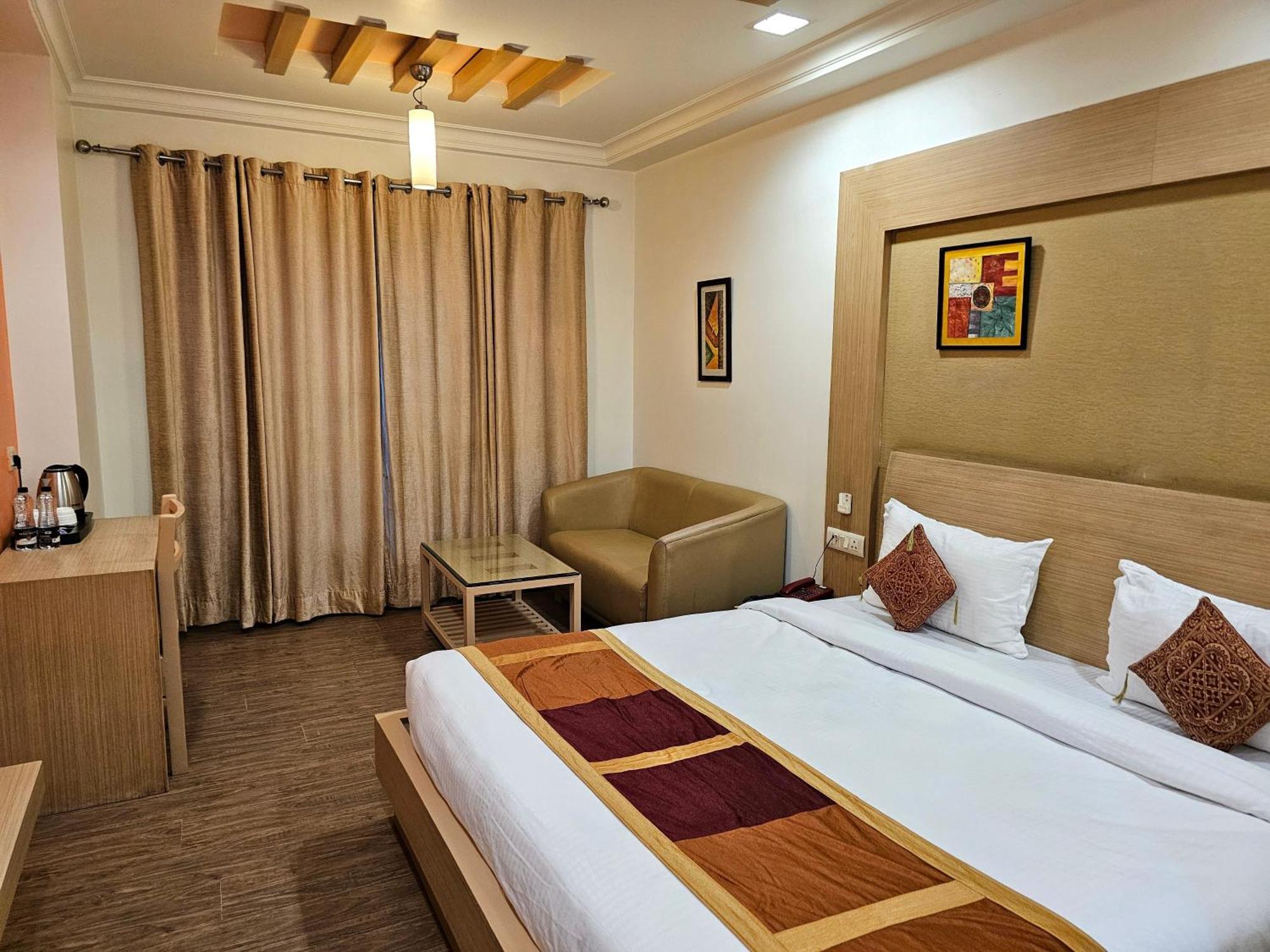 Hotel Crown Palace Prayagraj Exterior foto