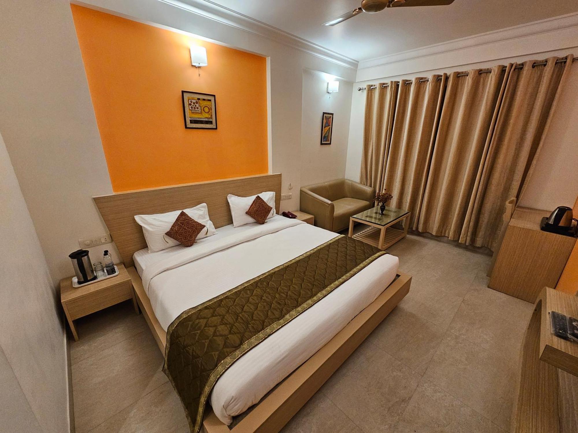 Hotel Crown Palace Prayagraj Exterior foto