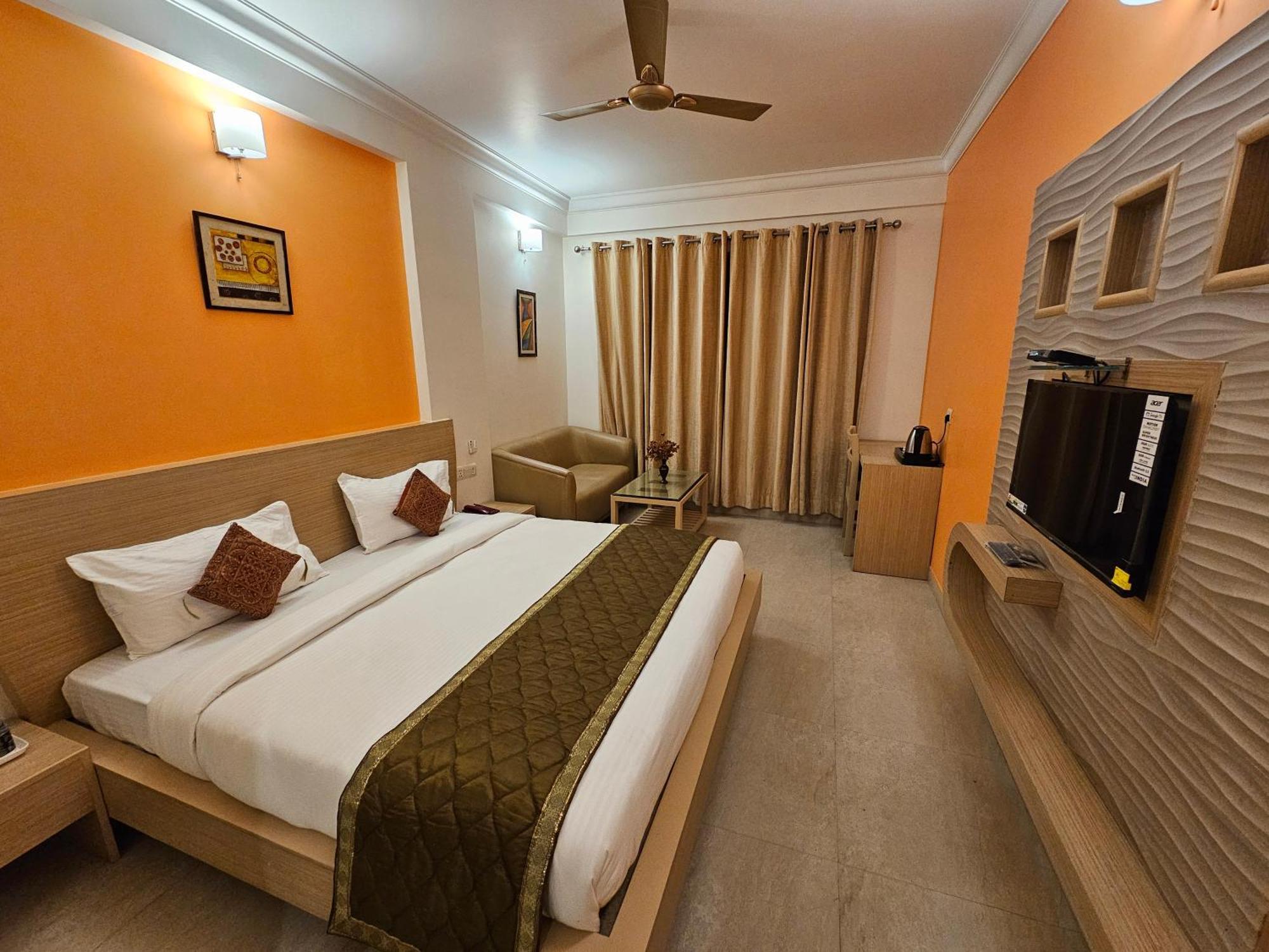 Hotel Crown Palace Prayagraj Exterior foto